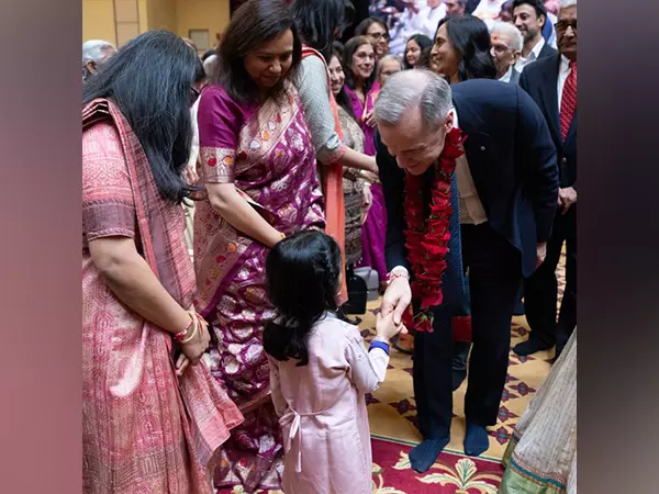 Canada: प्रधानमंत्री मार्क कार्नी ने राम नवमी पर BAPS टोरंटो मंदिर का दौरा किया Canada: प्रधानमंत्री मार्क कार्नी ने राम नवमी पर BAPS टोरंटो मंदिर का दौरा किया