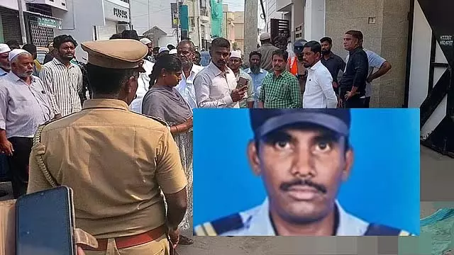 Vaniyambadi : स्कूल गार्ड की चाकू घोंपकर हत्या Vaniyambadi : स्कूल गार्ड की चाकू घोंपकर हत्या