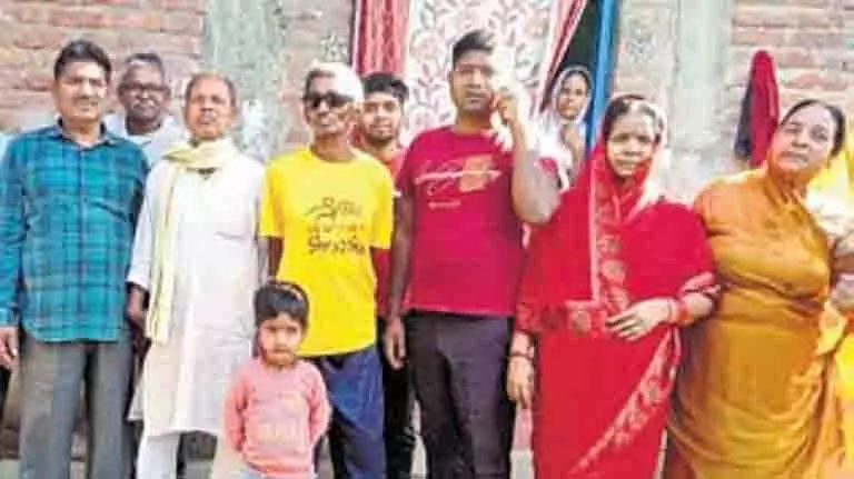 Visakhapatnam में मिला बिहार का व्यक्ति 35 साल बाद अपने परिजनों से मिला Visakhapatnam में मिला बिहार का व्यक्ति 35 साल बाद अपने परिजनों से मिला