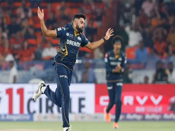 IPL 2025: हैदराबाद में रिकॉर्ड तोड़ गेंदबाजी करने वाले सिराज को नवजोत सिंह सिद्धू ने पूरे गेंदबाज की सराहना की IPL 2025: हैदराबाद में रिकॉर्ड तोड़ गेंदबाजी करने वाले सिराज को नवजोत सिंह सिद्धू ने पूरे गेंदबाज की सराहना की