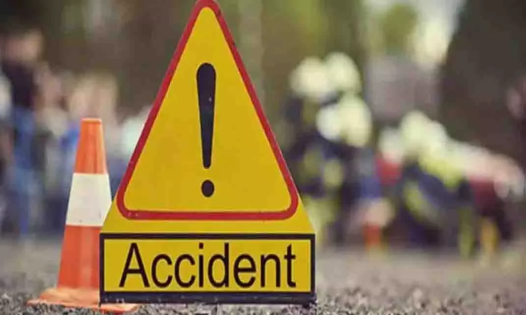 AP: कोटेकल में टायर फटने से जानलेवा दुर्घटना हुई AP: कोटेकल में टायर फटने से जानलेवा दुर्घटना हुई