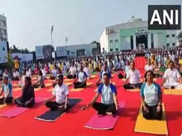 Odisha मंत्रियों ने भुवनेश्वर में 100 दिवसीय उलटी गिनती कार्यक्रम योग महोत्सव का उद्घाटन किया Odisha मंत्रियों ने भुवनेश्वर में 100 दिवसीय उलटी गिनती कार्यक्रम योग महोत्सव का उद्घाटन किया