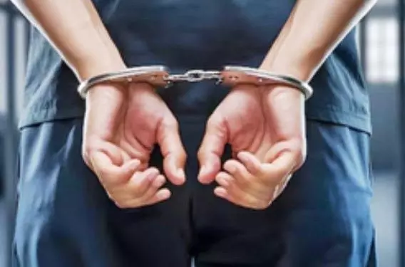 बेंगलुरु में 16 वर्षीय लड़की से ‘बलात्कार’ के आरोप में बैडमिंटन कोच गिरफ्तार बेंगलुरु में 16 वर्षीय लड़की से ‘बलात्कार’ के आरोप में बैडमिंटन कोच गिरफ्तार