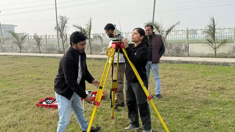 IIT टीम ने हरियाणा के मौर्यकालीन गांव में जमीन के नीचे ईंटों से बनी संरचनाएं पाईं IIT टीम ने हरियाणा के मौर्यकालीन गांव में जमीन के नीचे ईंटों से बनी संरचनाएं पाईं