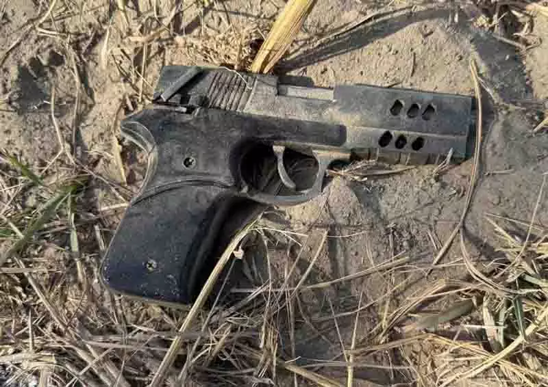 Fazilka में मुठभेड़ के बाद तस्कर गिरफ्तार, 2 किलो हेरोइन जब्त Fazilka में मुठभेड़ के बाद तस्कर गिरफ्तार, 2 किलो हेरोइन जब्त