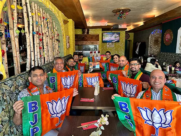 Germany: म्यूनिख में भाजपा के विदेशी मित्रों ने मनाया पार्टी का स्थापना दिवस Germany: म्यूनिख में भाजपा के विदेशी मित्रों ने मनाया पार्टी का स्थापना दिवस