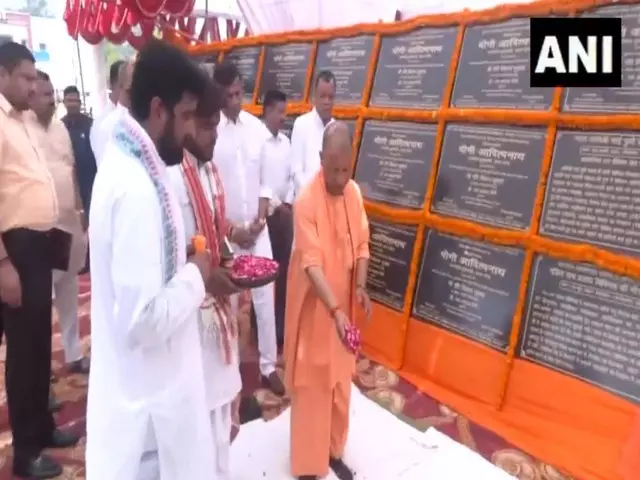 CM Yogi ने एमएमएम विश्वविद्यालय में 91 करोड़ रुपये की लागत वाली विकास परियोजनाओं का उद्घाटन और शिलान्यास किया CM Yogi ने एमएमएम विश्वविद्यालय में 91 करोड़ रुपये की लागत वाली विकास परियोजनाओं का उद्घाटन और शिलान्यास किया