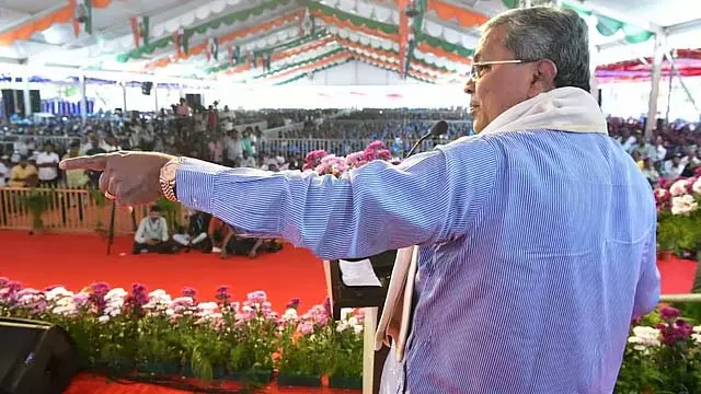 सिविल सेवकों के लिए खुशखबरी: 1 मई से सेवा स्थायी हो जाएगी; CM ने की घोषणा सिविल सेवकों के लिए खुशखबरी: 1 मई से सेवा स्थायी हो जाएगी; CM ने की घोषणा