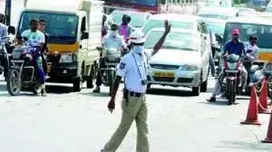 Nizamabad ट्रैफिक पुलिस ने सायरन के इस्तेमाल पर नकेल कसी Nizamabad ट्रैफिक पुलिस ने सायरन के इस्तेमाल पर नकेल कसी