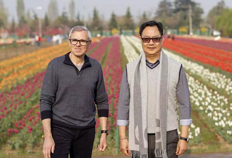 विपक्षी दलों ने Rijiju के लिए लाल कालीन बिछाने पर उमर की आलोचना की विपक्षी दलों ने Rijiju के लिए लाल कालीन बिछाने पर उमर की आलोचना की
