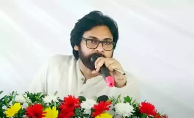 अनुरोध करने पर CM ने 24 घंटे के भीतर सड़कों के लिए धनराशि मंजूर कर दी: Pawan Kalyan अनुरोध करने पर CM ने 24 घंटे के भीतर सड़कों के लिए धनराशि मंजूर कर दी: Pawan Kalyan