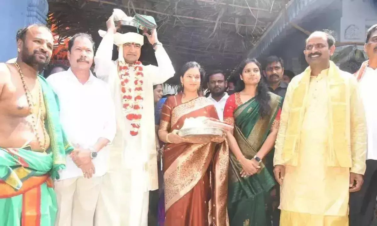 Andhra: रामतीर्थम मंदिर में उत्साह, भव्यता का प्रतीक सीताराम कल्याणम Andhra: रामतीर्थम मंदिर में उत्साह, भव्यता का प्रतीक सीताराम कल्याणम