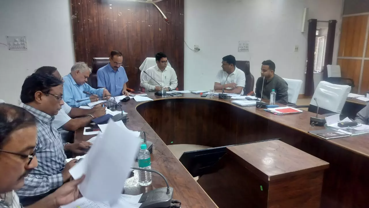 Dungarpur: जिला कलेक्टर सिंह ग्रामीण विकास एवं पंचायती राज विभाग की समीक्षा बैठक Dungarpur: जिला कलेक्टर सिंह ग्रामीण विकास एवं पंचायती राज विभाग की समीक्षा बैठक