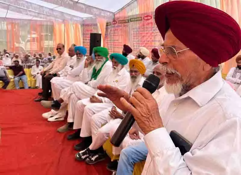 Ludhiana: राजनीतिक कार्यकर्ताओं ने केंद्र और राज्य की ‘जनविरोधी’ नीतियों की आलोचना की Ludhiana: राजनीतिक कार्यकर्ताओं ने केंद्र और राज्य की ‘जनविरोधी’ नीतियों की आलोचना की