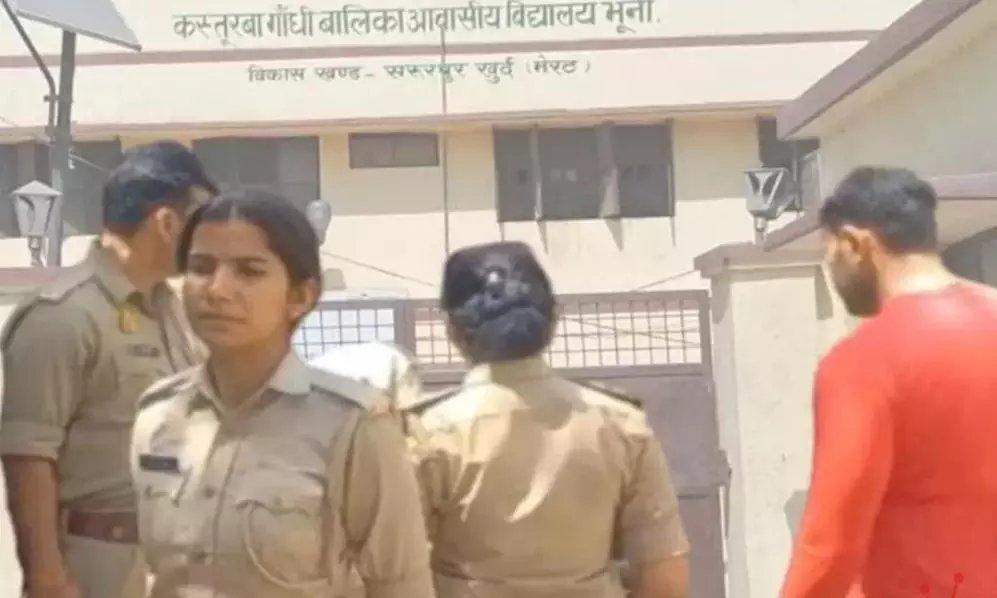 Meerut: कस्तूरबा विद्यालय की छात्राएं सुरक्षित मिलीं Meerut: कस्तूरबा विद्यालय की छात्राएं सुरक्षित मिलीं
