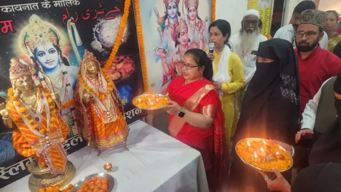 Varanasi: रामनवमी पर दिखी एकता, मुस्लिम महिलाओं ने उतारी आरती Varanasi: रामनवमी पर दिखी एकता, मुस्लिम महिलाओं ने उतारी आरती