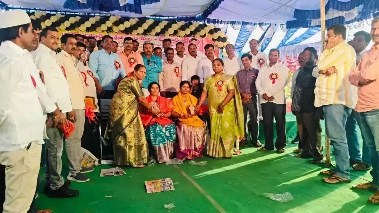 Telangana: भव्य शैली में पूर्व छात्रों का पुनर्मिलन Telangana: भव्य शैली में पूर्व छात्रों का पुनर्मिलन