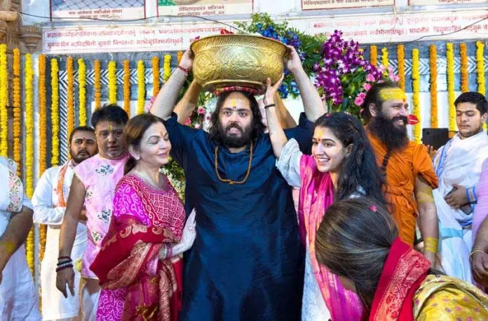 Jammu: अनंत अंबानी ने द्वारकाधीश मंदिर तक 170 किलोमीटर की पदयात्रा पूरी की Jammu: अनंत अंबानी ने द्वारकाधीश मंदिर तक 170 किलोमीटर की पदयात्रा पूरी की