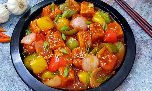 Chilli Garlic Paneer:इस बार लाजवाब डिश को ट्राई करें