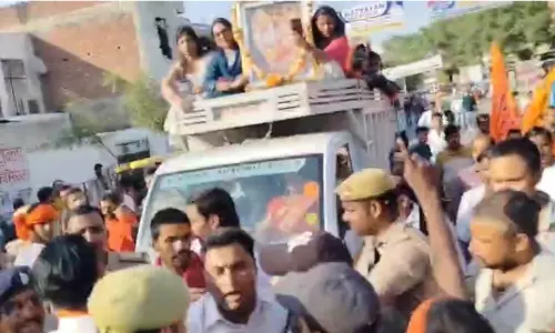 Kanpur : रामनवमी पर भारी बवाल, लोगों से झड़प