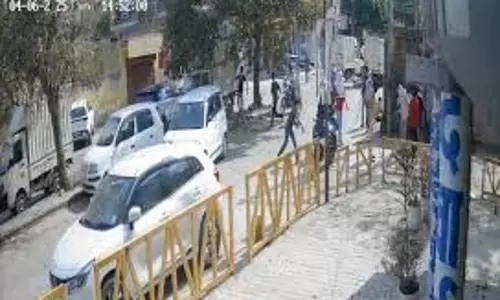 Haryana: केमिस्ट की दुकान पर भीड़ ने अचानक किया हमला Haryana: केमिस्ट की दुकान पर भीड़ ने अचानक किया हमला