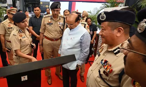 एलजी ने एयरपोर्ट पर स्मार्ट पुलिस बूथ का उद्घाटन किया