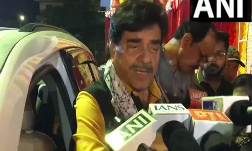 मुझे उम्मीद है कि हमारे लोगों को सुप्रीम कोर्ट से न्याय मिलेगा: वक्फ संशोधन अधिनियम पर TMC MP Shatrughan Sinha मुझे उम्मीद है कि हमारे लोगों को सुप्रीम कोर्ट से न्याय मिलेगा: वक्फ संशोधन अधिनियम पर TMC MP Shatrughan Sinha