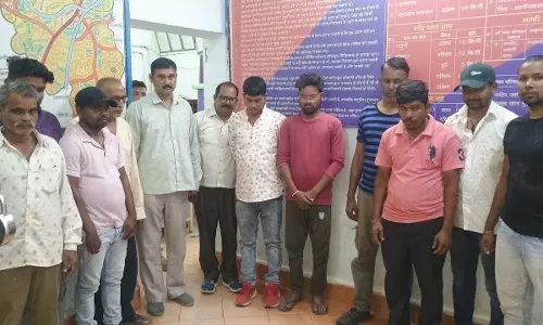 बांध के किनारे चल रहा था जुआ, पुलिस के हत्थे चढ़े 12 जुआरी बांध के किनारे चल रहा था जुआ, पुलिस के हत्थे चढ़े 12 जुआरी