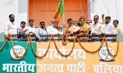 Ballia News: भाजपा ने स्थापना दिवस पर सांसद-जिलाध्यक्ष ने पेश की रिपोर्ट