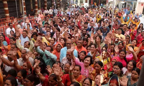 Indore: शहर में रामनवमी का उल्लास, मंदिरों में गूंजे जयकारे और ढोल Indore: शहर में रामनवमी का उल्लास, मंदिरों में गूंजे जयकारे और ढोल