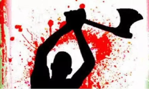 युवक बुजुर्ग पर भड़का, कुल्हाड़ी से वार कर किया जख्मी युवक बुजुर्ग पर भड़का, कुल्हाड़ी से वार कर किया जख्मी