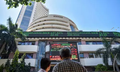 Mumbai: 3100 अंक लुढ़का सेंसेक्स, सेंसेक्स में भारी गिरावट से बाजार में अफरा-तफरी Mumbai: 3100 अंक लुढ़का सेंसेक्स, सेंसेक्स में भारी गिरावट से बाजार में अफरा-तफरी
