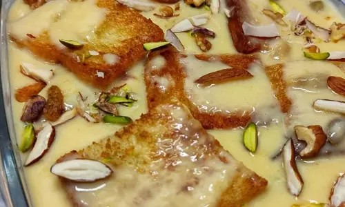 Bread Custard: स्वादिष्ट व्यंजन बनाकर सबको करें खुश Bread Custard: स्वादिष्ट व्यंजन बनाकर सबको करें खुश