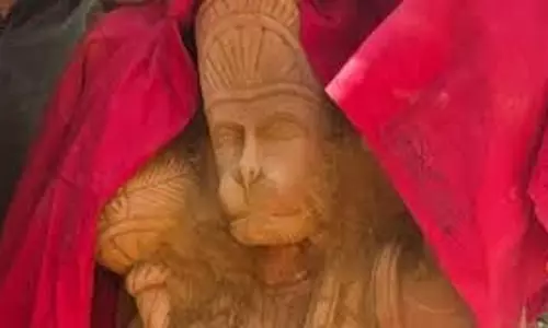 Up News: रामनवमी पर खेत में मिली मूर्ति, ग्रामीणों ने लगाए बजरंगबली के जयकारे Up News: रामनवमी पर खेत में मिली मूर्ति, ग्रामीणों ने लगाए बजरंगबली के जयकारे