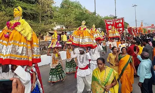 Maharashtra: पालघर में उपद्रवियों ने रामनवमी जुलूस पर फेंके अंडे Maharashtra: पालघर में उपद्रवियों ने रामनवमी जुलूस पर फेंके अंडे