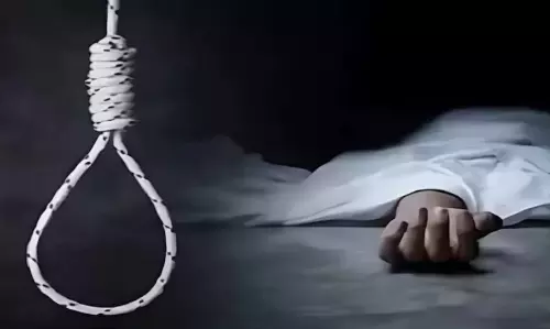 Loni: कमरे से बदबू आई, दरवाजा खोला तो मिली लाश Loni: कमरे से बदबू आई, दरवाजा खोला तो मिली लाश