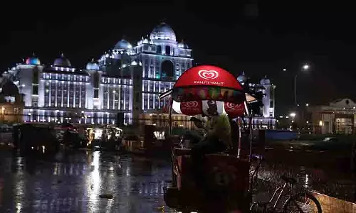 Telangana में अलग-अलग स्थानों पर मध्यम से हल्की बारिश