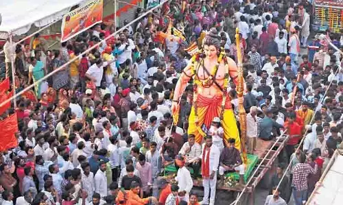 Hyderabad में शोभा यात्रा शांतिपूर्ण ढंग से संपन्न हुई