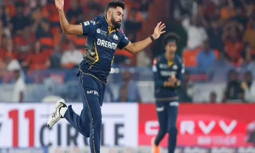 IPL 2025: हैदराबाद में रिकॉर्ड तोड़ गेंदबाजी करने वाले सिराज को नवजोत सिंह सिद्धू ने पूरे गेंदबाज की सराहना की IPL 2025: हैदराबाद में रिकॉर्ड तोड़ गेंदबाजी करने वाले सिराज को नवजोत सिंह सिद्धू ने पूरे गेंदबाज की सराहना की