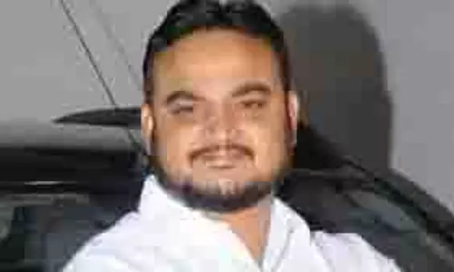 पूर्व उपमुख्यमंत्री Amjad Basha के भाई को मुंबई हवाई अड्डे पर हिरासत में लिया गया
