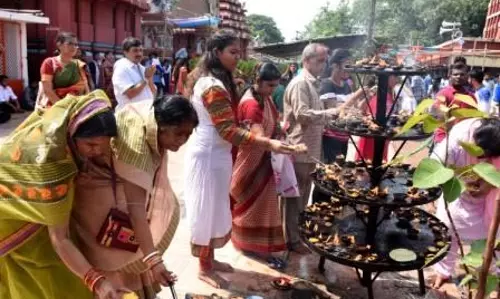 रामनवमी से पहले ओडिशा के शहरों में पुलिस ने फ्लैग मार्च निकाला