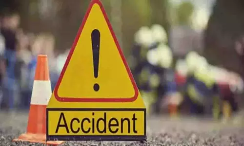 AP: कोटेकल में टायर फटने से जानलेवा दुर्घटना हुई AP: कोटेकल में टायर फटने से जानलेवा दुर्घटना हुई