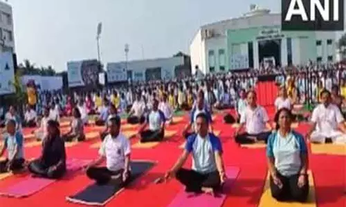 Odisha मंत्रियों ने भुवनेश्वर में 100 दिवसीय उलटी गिनती कार्यक्रम योग महोत्सव का उद्घाटन किया