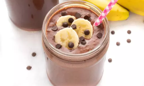 Chocolate Banana Smoothie के साथ मेहमानों का करे स्वागत