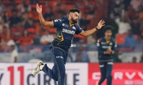 सिराज की आक्रामक बल्लेबाजी की बदौलत जीटी ने SRH को 152/8 पर रोका सिराज की आक्रामक बल्लेबाजी की बदौलत जीटी ने SRH को 152/8 पर रोका