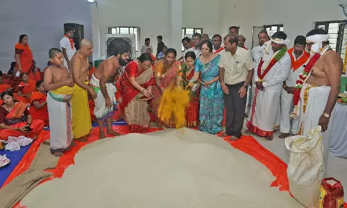 AP: वोंटीमिट्टा में तलमब्रालू की तैयारियां जोरों पर AP: वोंटीमिट्टा में तलमब्रालू की तैयारियां जोरों पर