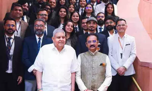 LPU के विद्यार्थियों और पूर्व विद्यार्थियों ने संसद का दौरा किया, शीर्ष नेताओं से मुलाकात की LPU के विद्यार्थियों और पूर्व विद्यार्थियों ने संसद का दौरा किया, शीर्ष नेताओं से मुलाकात की