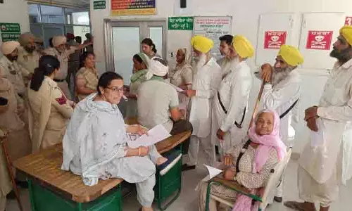 किसानों ने CM आवास के पास किया प्रदर्शन
