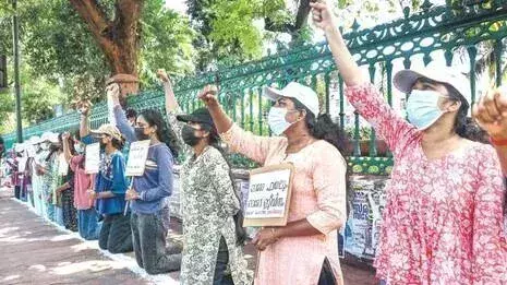 Kerala: आंसू और दृढ़ संकल्प: महिला सीपीओ उम्मीदवारों ने विरोध में सेंधा नमक पर घुटने टेके
