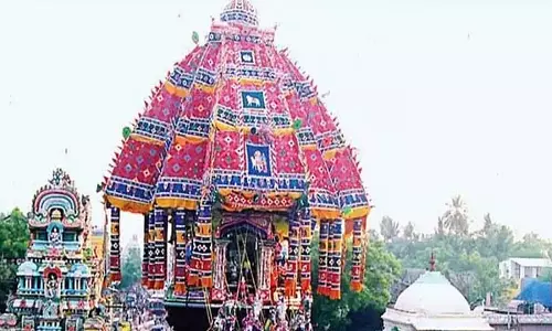 श्रद्धालुओं का सैलाब लेकर पहुंचा रथ: बड़ी संख्या में लोगों ने लिया हिस्सा श्रद्धालुओं का सैलाब लेकर पहुंचा रथ: बड़ी संख्या में लोगों ने लिया हिस्सा